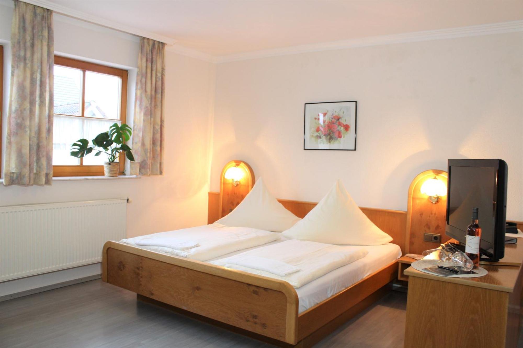 Winzerhotel Kinges-Kessel Morstadt エクステリア 写真