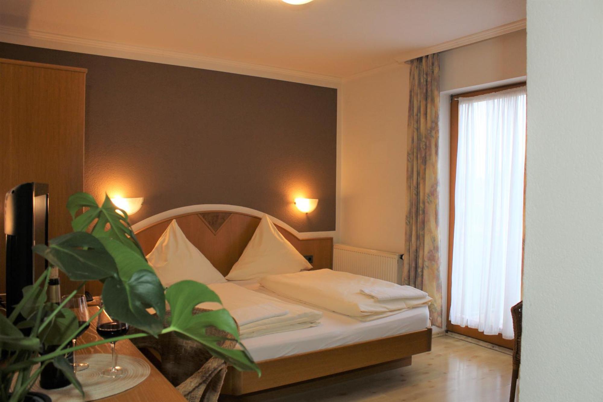 Winzerhotel Kinges-Kessel Morstadt エクステリア 写真